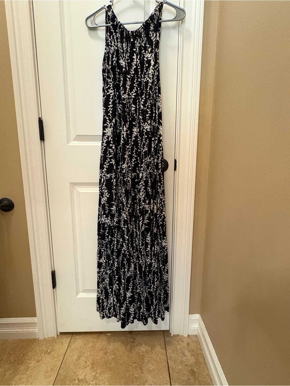 dressbarn women’s size 16 Black and White Botanical Print Maxi Dress